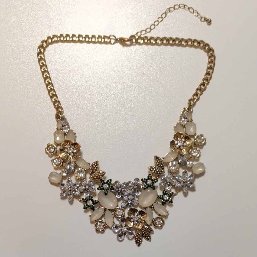 Stunning Gold and Silver Floral Necklace - Picture 2 of 9